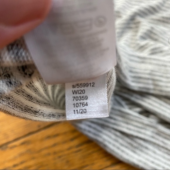 Ann Taylor LOFT Sleep Gray White Stripe Long Sleeve Size S - Picture 4 of 5